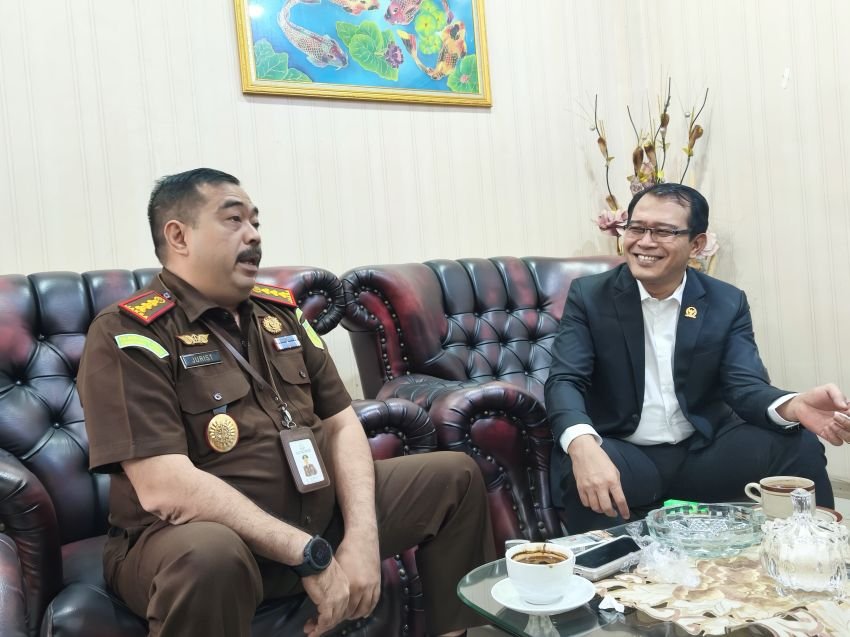Anggota DPD RI dan Kajari Pematangsiantar Bahas Isu Strategi Penegakan Hukum