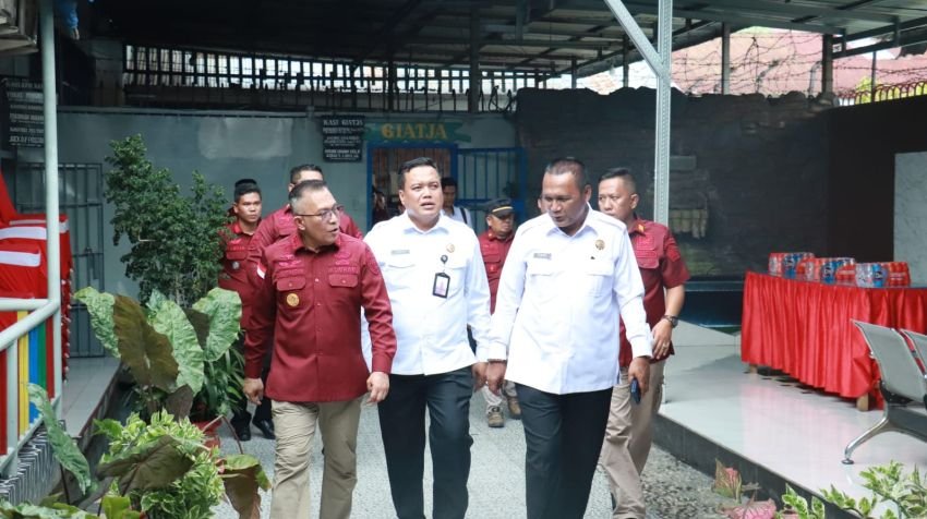 Kakanwil Ditjenpas Sumut dan Kalapas Pancurbatu Tinjau Dapur Sehat di Lapas Rantauprapat