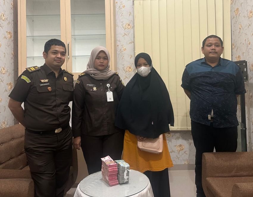 Kejari Sergai Terima Titipan Sebagian Uang Pengganti Kerugian Negara dari Terdakwa Penyelewengan Kredit Bank Plat Merah Rp.150 Juta