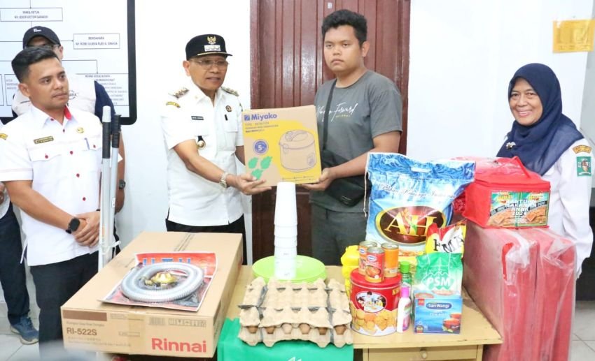 Korban Banjir Bandang Parapat Dapat Bantuan dari Kemensos Sentra Bahagia Medan