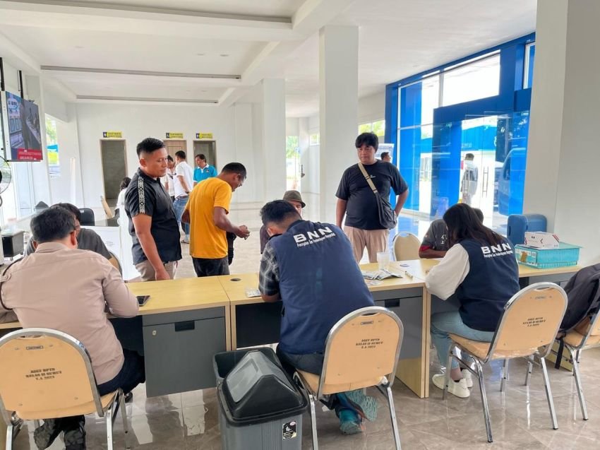 Pastikan Keselamatan Pemudik, Polres Pematangsiantar Test Urine Supir Angkutan Darat