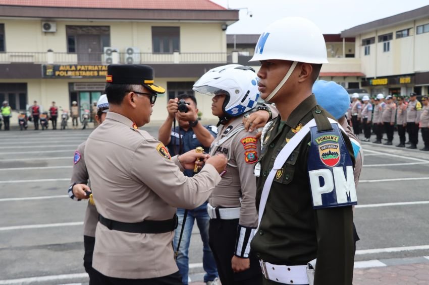 Kapolrestabes Medan Pimpin Apel Gelar Pasukan Operasi Ketupat Toba 2025