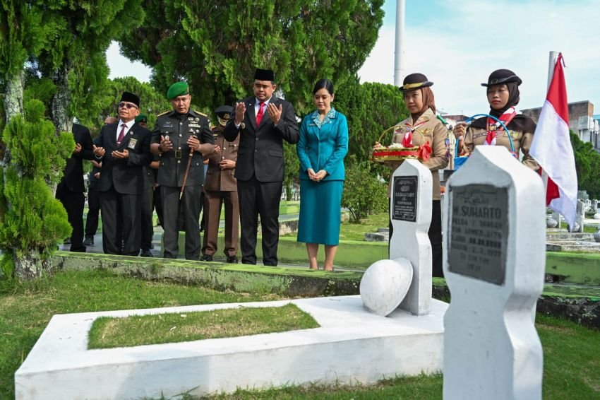 HUT ke-77 Provinsi Sumut, Bobby Nasution Pimpin Ziarah ke Makam Pahlawan