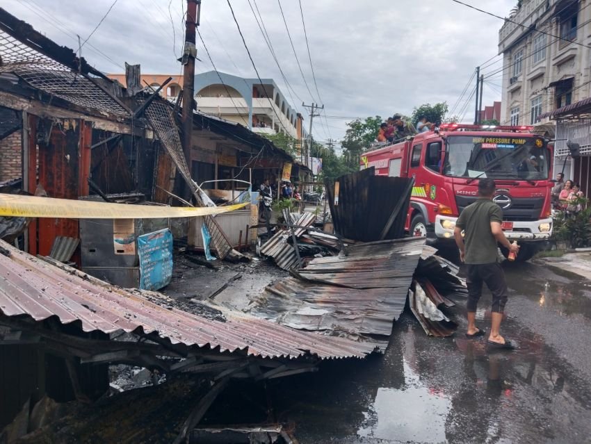 3 Rumah Semi Permanen di Medan Baru Terbakar, Seorang Wanita Terluka