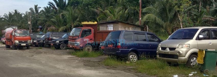 Sejumlah Mobil Dinas Rusak Terbengkalai di Halaman Kantor Bupati Nias