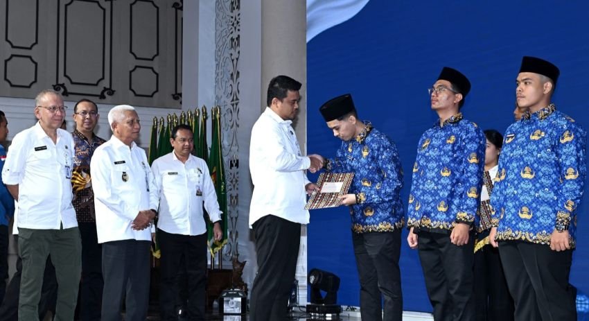 Serahkan 692 SK CPNS Pemprov Sumut, Bobby Nasution Ingatkan Tugas Sebagai Pelayan Masyarakat