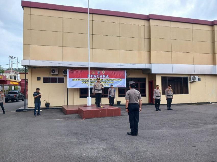 Kapolres Sibolga Pimpin Upacara Kenaikan Pangkat Pengabdian