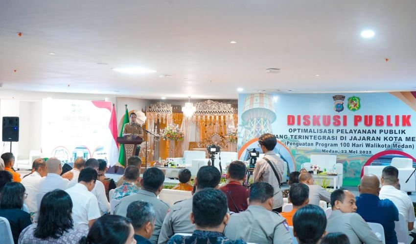 Buka Diskusi Optimalisasi Pelayanan Publik   Rico Waas: Layani Masyarakat dengan Hati