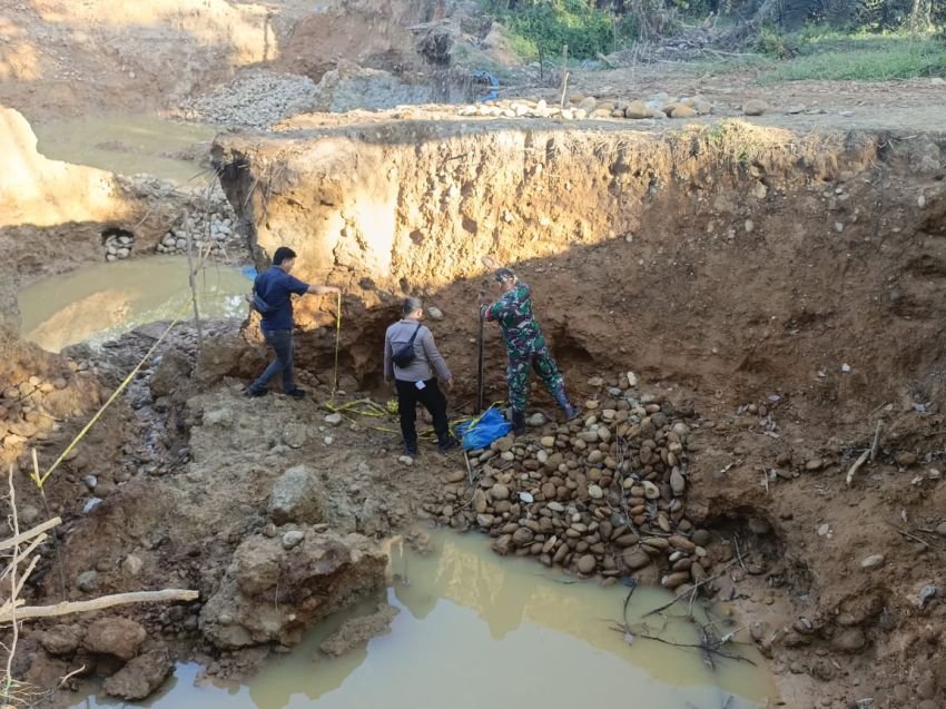Seorang Pria Tewas Tertimbun Longsor di Bekas Tambang Emas di Madina