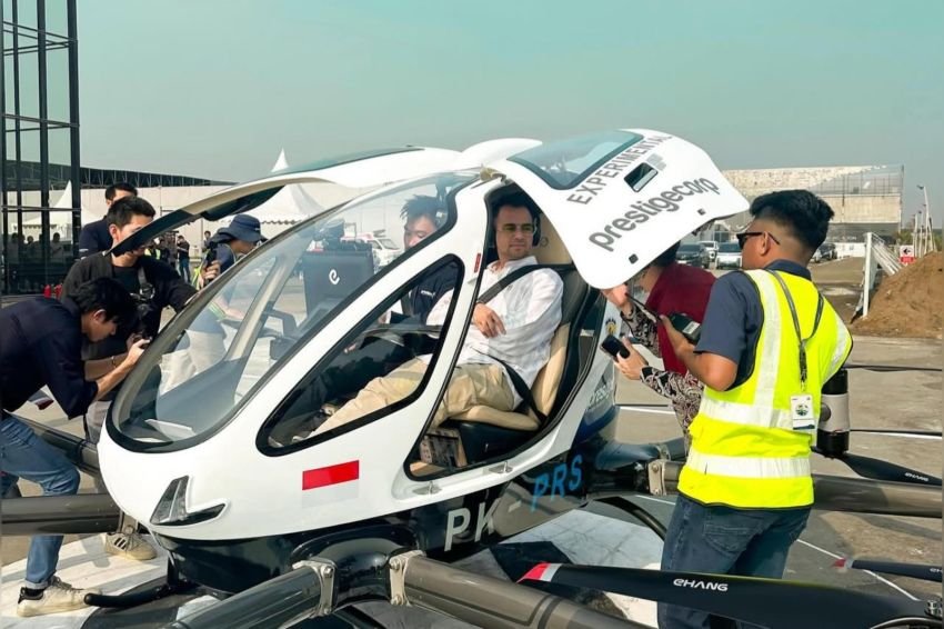 Raffi Ahmad Naik Taksi Terbang! EHang 216 S Resmi Mengudara di Jakarta