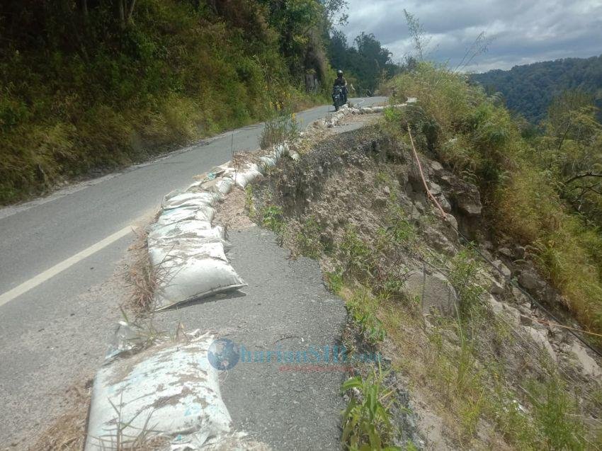 Jalan Menuju Danau Toba Haranggaol yang Longsor Tahun 2024 Belum Diperbaiki