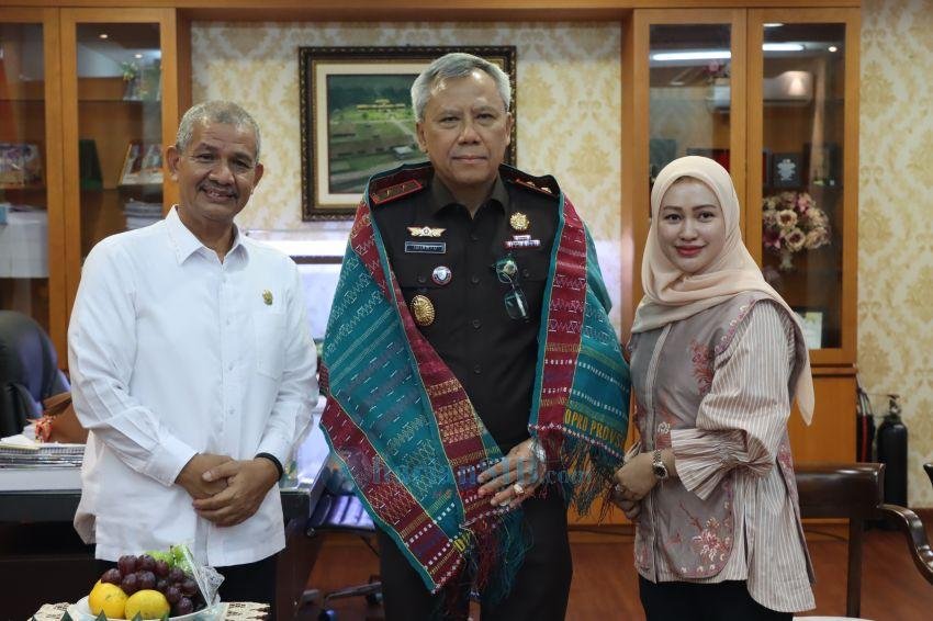 Kajati Sumut Idianto SH Pamit ke Ketua DPRD SU Erni Aryanti Sitorus