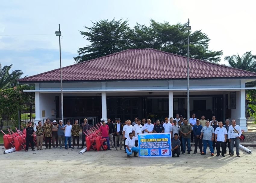 PT Socfindo Aek Loba Serahkan Seratusan Eggrek, Galah Fiber dan Kereta Sorong kepada Lima Poktan