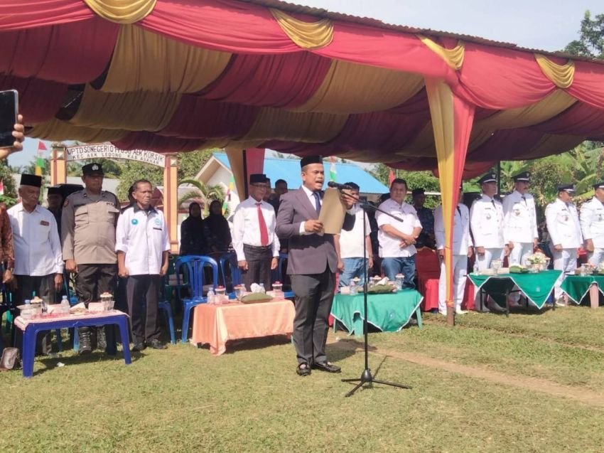 Upacara Pengibaran Bendera HUT ke-80 RI di Lapangan Desa Aekkorsik Lancar