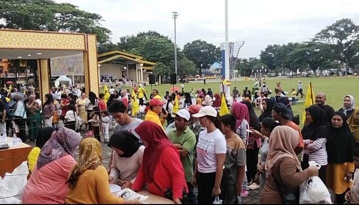 Sambut HUT ke-61 Tahun, DPD Golkar Binjai Gelar Bazar Murah dan Bakti Sosial
