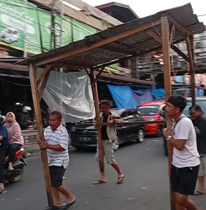 Pedagang Gedung IV Pasar Horas Mulai Pindah ke Jalan Merdeka Bawah