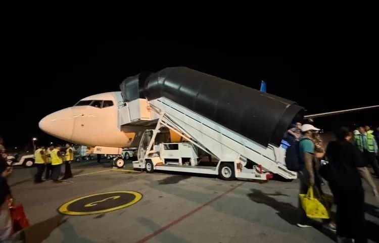 Horor di Langit Surabaya: Mesin Kiri Keluarkan Api, Pilot Garuda GA313 Putar Balik, 137 Nyawa Selamat