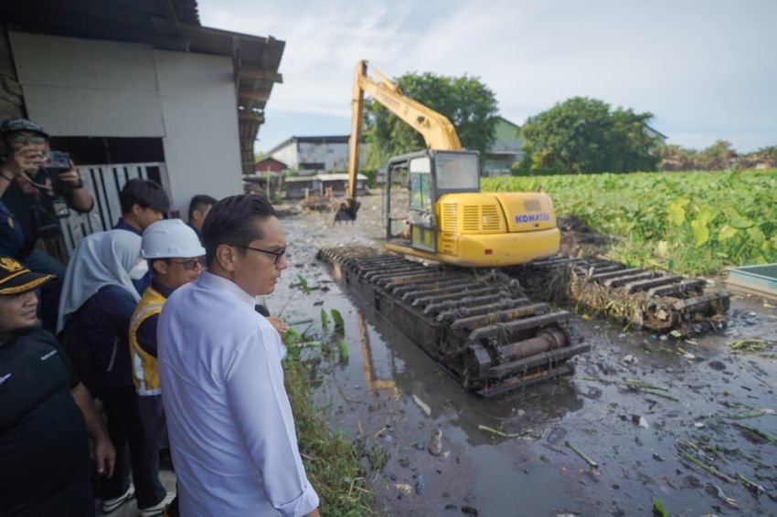 Wali Kota Medan Tinjau Normalisasi Parit Gonggong Atasi Banjir