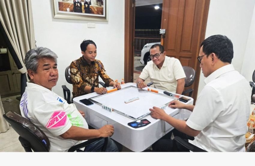 Menhut Raja Juli Main Domino Bareng Tersangka Pembalak Liar, Ini Klarifikasinya