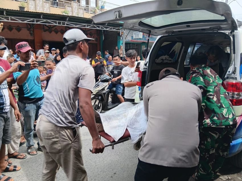 Polsek Tanjung Beringin Evakuasi Mayat Diduga ODGJ di Emperan Ruko