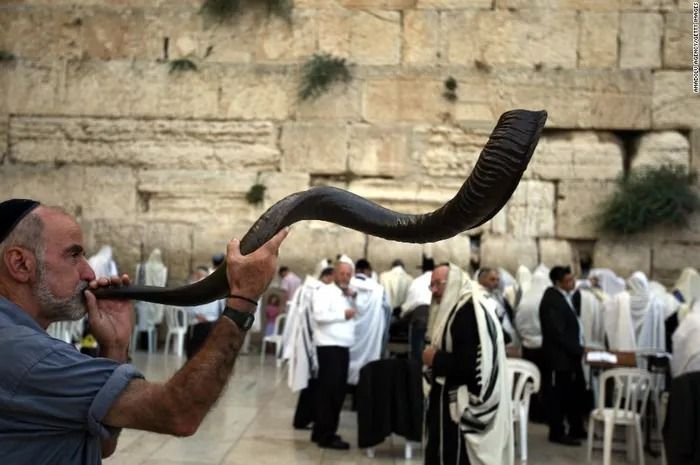100 Tiupan Shofar di Rosh Hashanah 2025, Panggilan Introspeksi di Tengah Gejolak Dunia