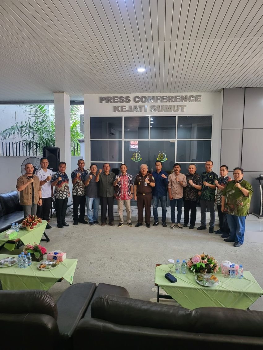 Kajati Sumut Dr Harli Siregar Resmikan Ruang Press Conference Kejati Sumut