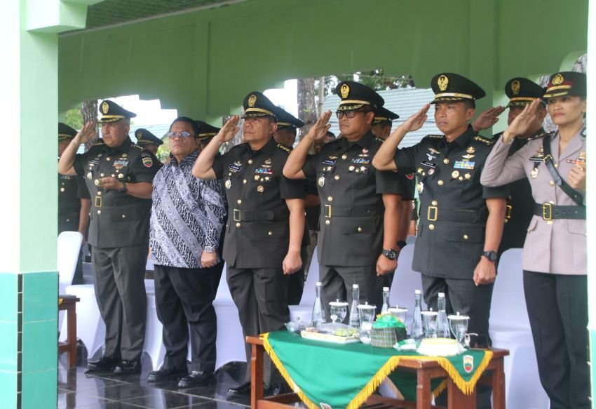 Kapolres Pematangsiantar Hadiri Penutupan Dikmata Infanteri TNI AD Gelombang II Tahun 2025