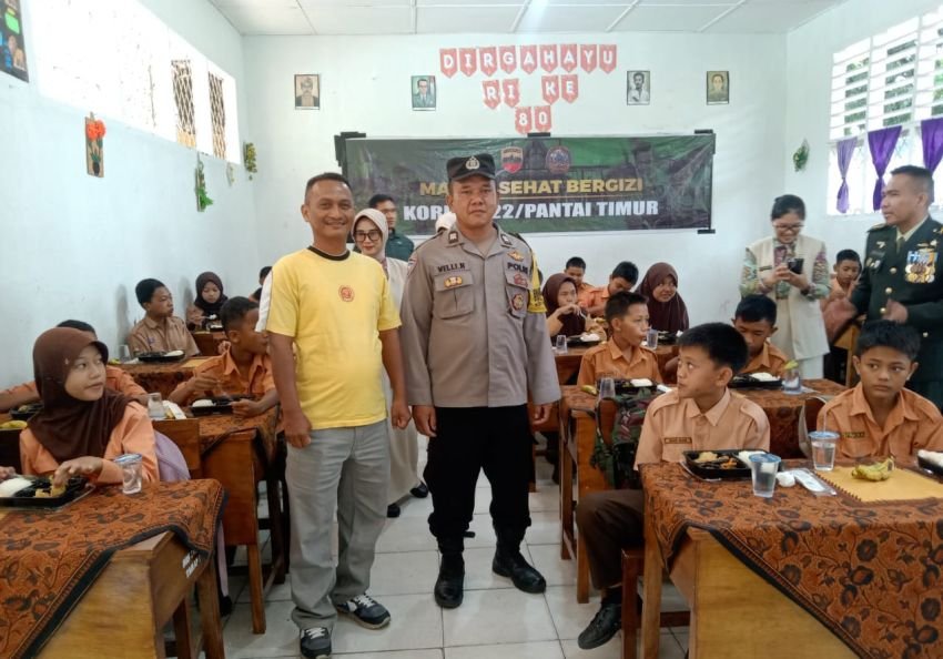 Polsek Siantar Barat Monitoring Pembagian MBG di SMP Swasta Kartika