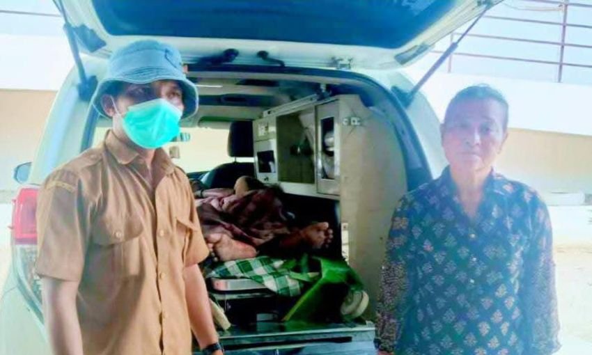 Pemkab Tapteng Berangkatkan Pengidap Penyakit Kulit Ke RS Adam Malik