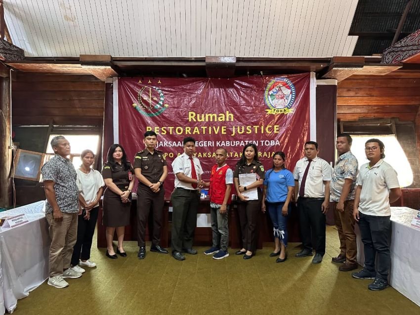 Terapkan RJ, Kejati Sumut Selesaikan Perkara Tersangka Percobaan Pencurian Sepeda Motor di Toba
