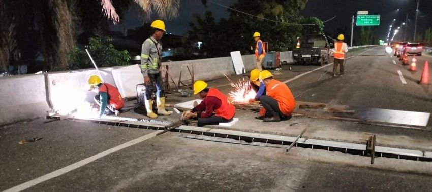 Dukung Keselamatan Pengguna Jalan, JNT Lanjutkan Pemeliharaan JPO di Tol Belmera
