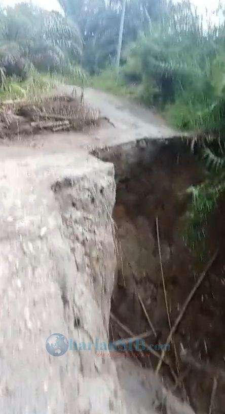 Ruas Jalan Provinsi Penghubung Raya-Raya Kahean Kabupaten Simalungun Terancam Putus