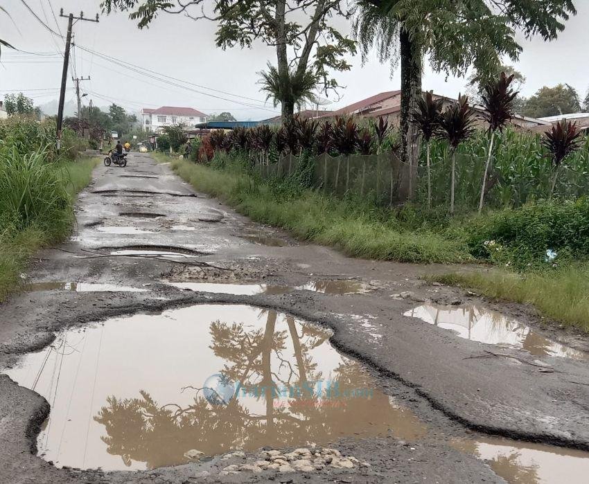 Musim Hujan, Sejumlah Ruas Jalan di Ibu Kota Kabupaten Simalungun Bagaikan Kolam Ikan