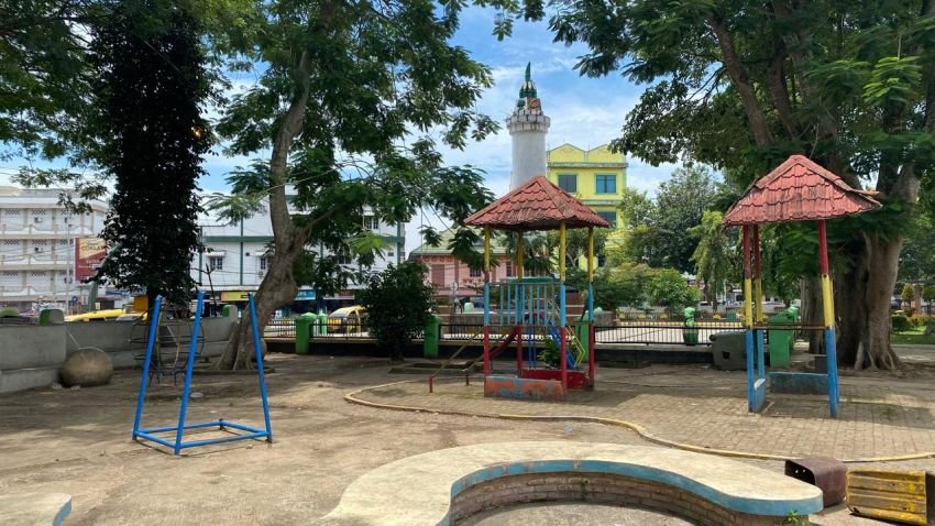 Fasilitas Taman Bermain dan Alat Olahraga Di Lapangan Sri Mersing Tebingtinggi Berhilangan