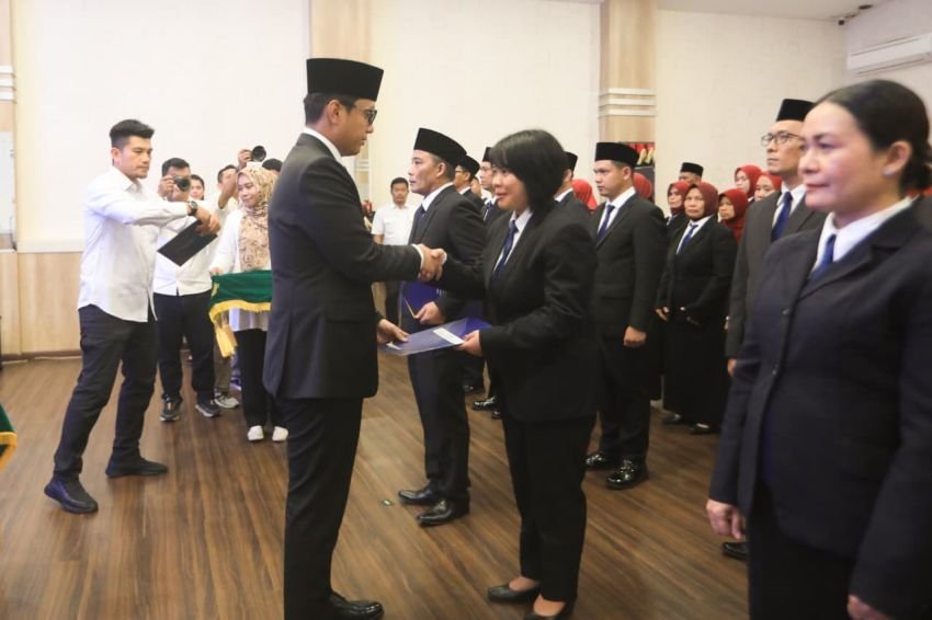 Rico Waas Ambil Sumpah Janji dan Lantik 53 Pejabat Fungsional