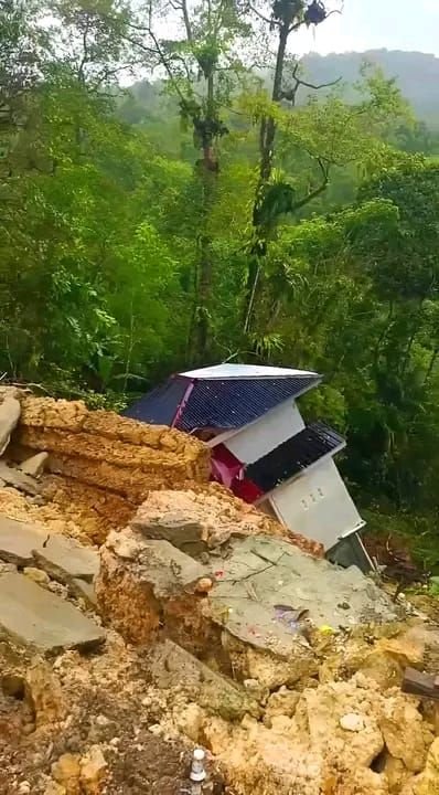 Hujan Deras Sebabkan Longsor di Nias, Satu Rumah Amblas ke Jurang