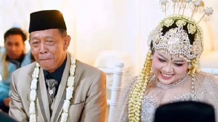 Viral di Pacitan! Kakek 74 Tahun Nikahi Gadis 24 Tahun Dengan Mahar Rp.3 Miliar, Ini Faktanya