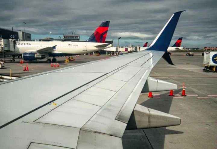 2 Pesawat Tabrakan di Landasan Bandara LaGuardia New York