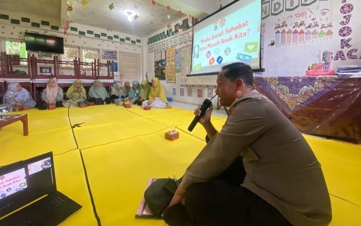 Humas Polres Labuhanbatu Sosialisasikan Dampak Medsos Bagi Anak-anak