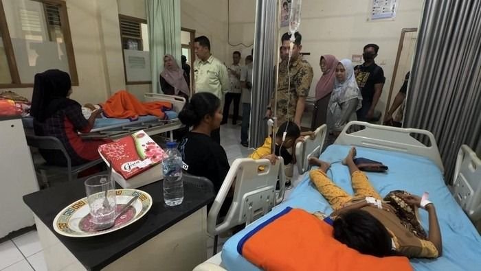 Puluhan Siswa Keracunan MBG di Agam, Gubernur Sumbar Setop Dapur SPPG