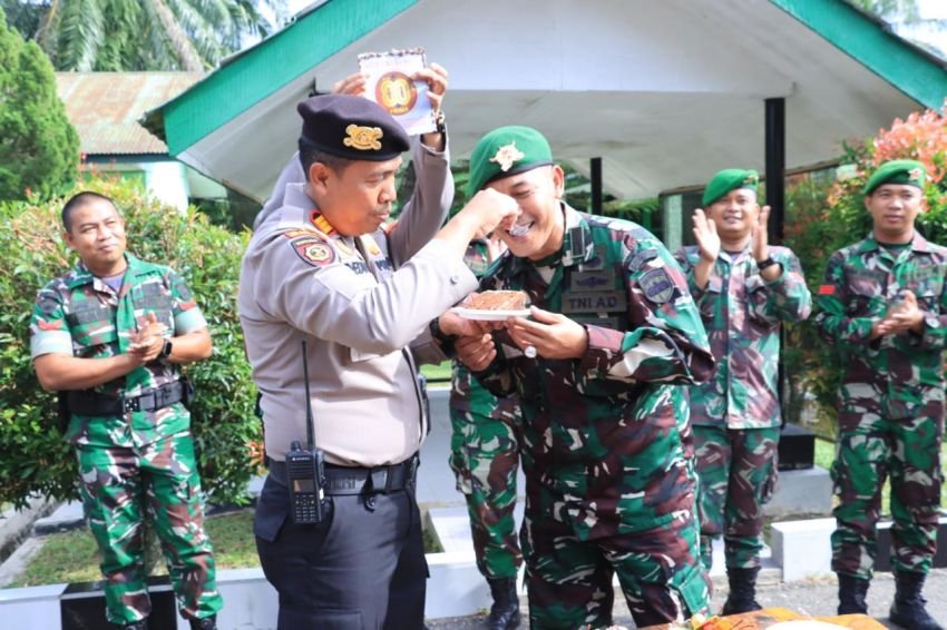 Polres Labuhanbatu Beri Kejutan HUT TNI di Kompi Senapan C Yonif 126/KC