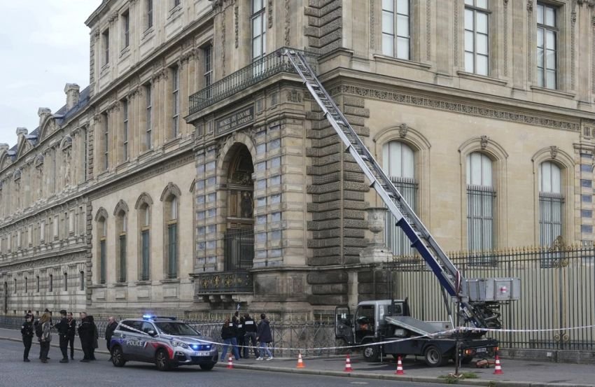 Perhiasan Hilang, Museum Louvre di Paris Disatroni Perampok