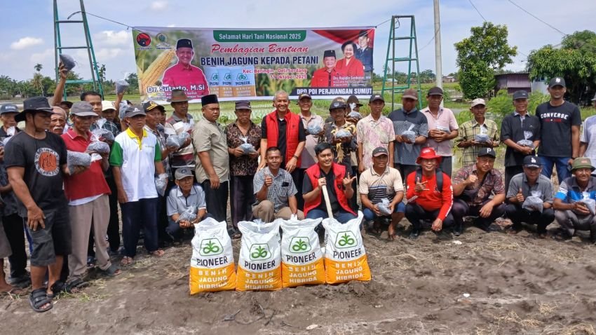 Wakil Ketua DPRD SU Berikan Bantuan Bibit Jagung ke Petani Karang Anyer Deliserdang