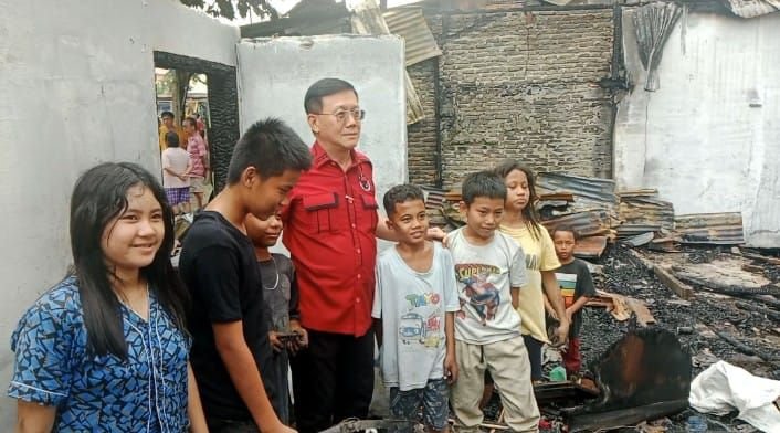 Ketua DPC PDIP Medan Hasyim, Bantu Korban Kebakaran Kawasan "DPR" Medan Area